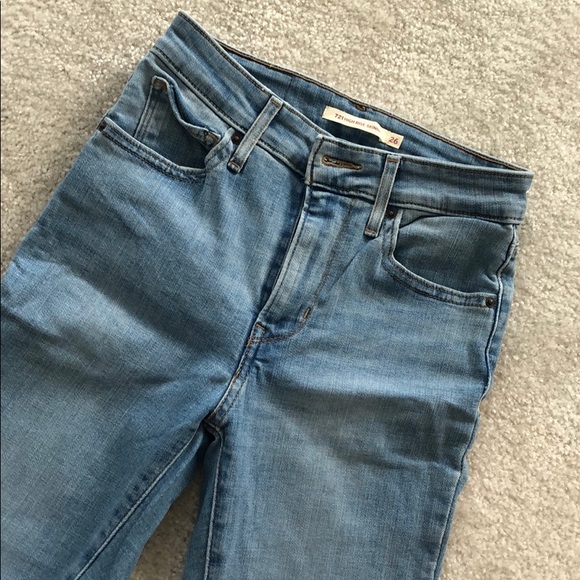Levi’s High Rise Skinny Jeans - Picture 3 of 4